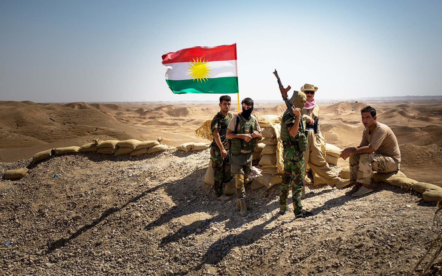 5000 combatientes kurdos se rinden ante Ejército iraquí en Nínive