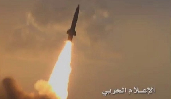 القوات اليمنية تستهدف العمق السعودي بصاروخ باليستي