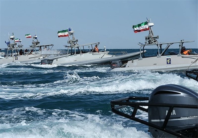 Iran’s IRGC Navy Shows Might in Persian Gulf Parade