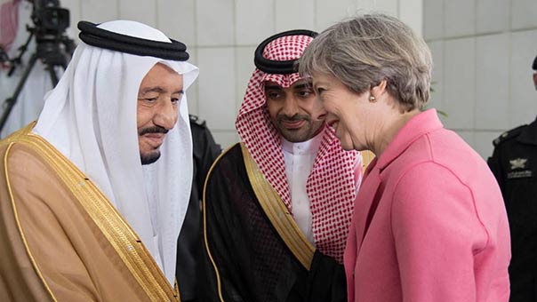 الصحافة البريطانية تنتقد زيارة ماي للسعودية وتدعوها إلى وقف بيع الاسلحة بدلا من الاكتفاء بـ " التنديد"