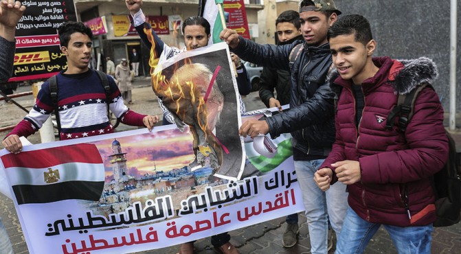 Palestinos continúan protestas contra EEUU en tercer “viernes de Ira”