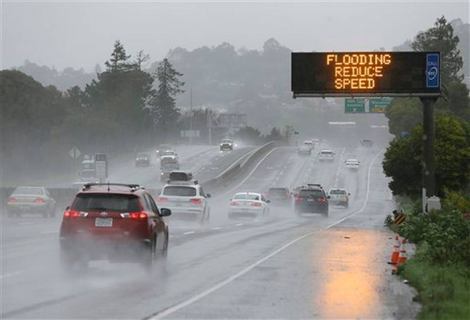 Tormenta renueva temores de inundación en California