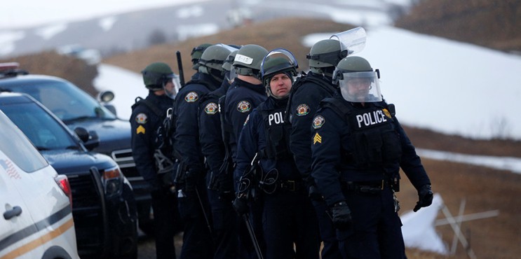 Policía desaloja a los manifestantes contra oleoducto Dakota