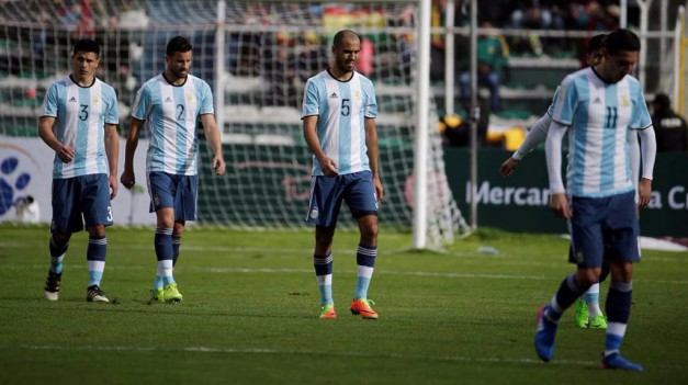 Argentina, sin Messi ni fútbol, perdió en Bolivia