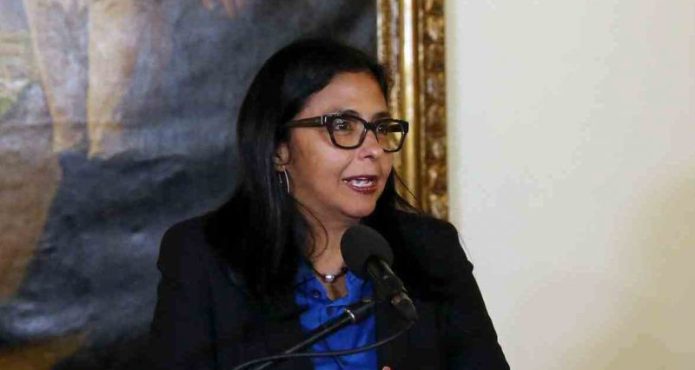 Canciller venezolana se reúne con el secretario del Vaticano