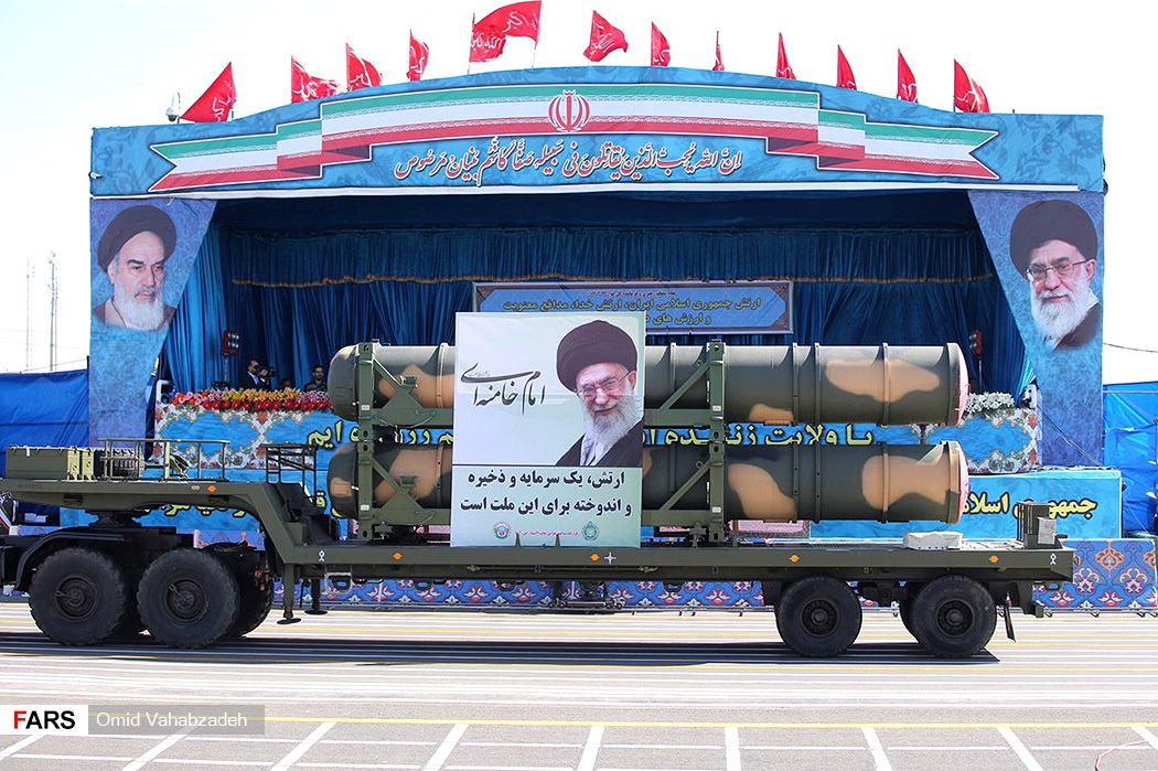 في يومه السنوي.. الجيش الايراني يستعرض قواته بحضور روحاني