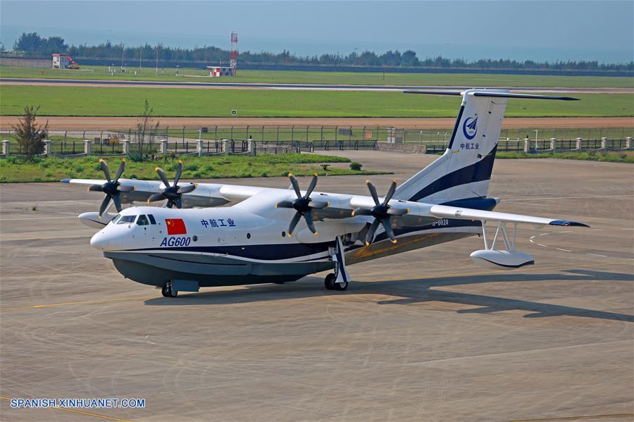 Avión anfibio hecho en China termina primera prueba de planeo