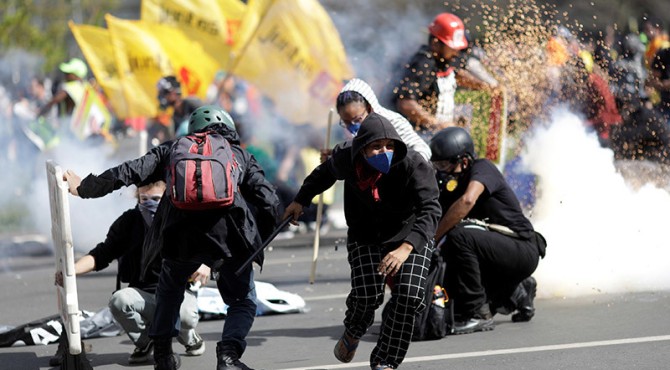 Al menos 49 heridos durante las protestas contra Temer
