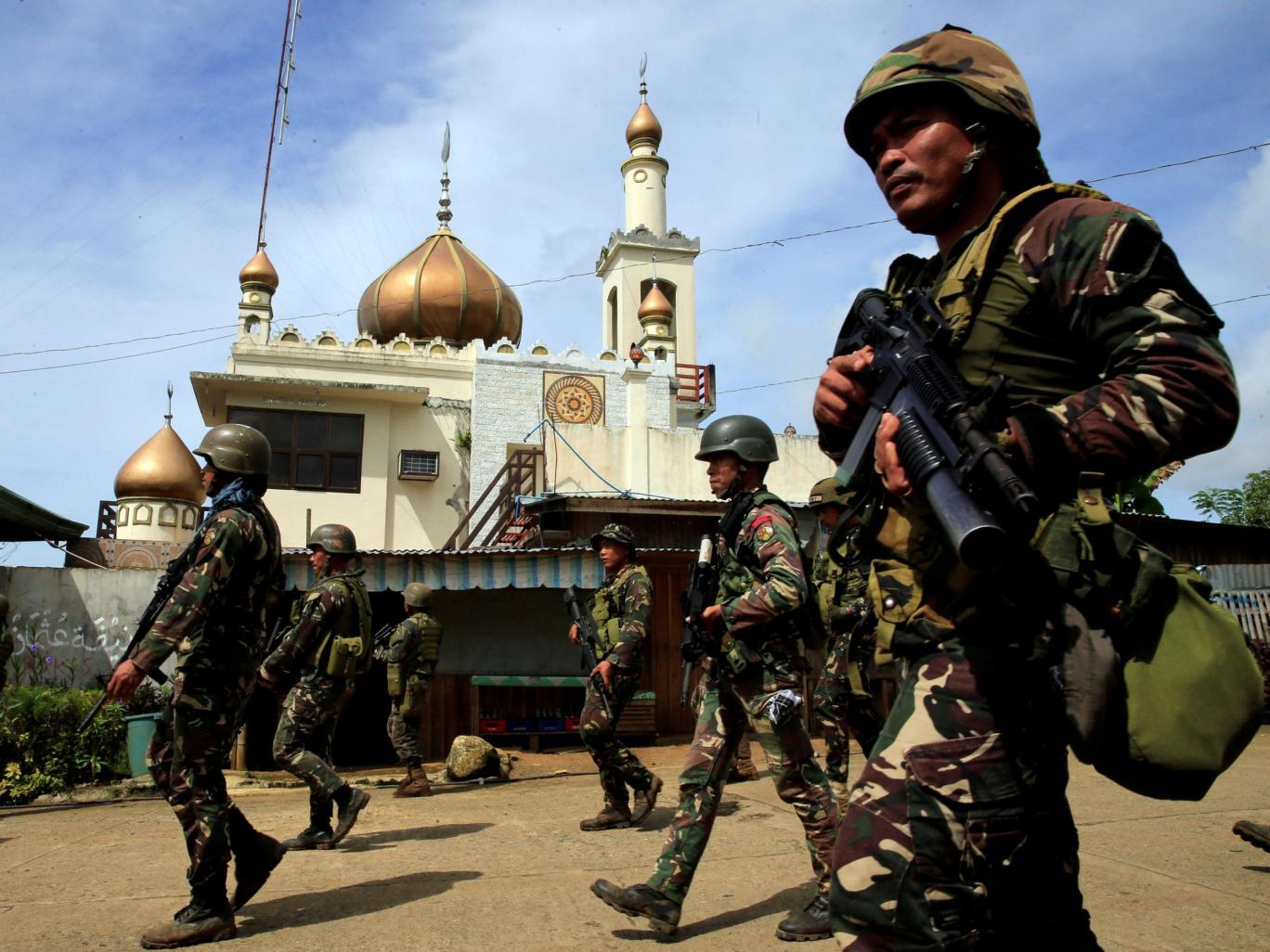 Philippine Army Battling to Liberate Marawi City from ISIS; 21 Killed, 200,000 Displaced