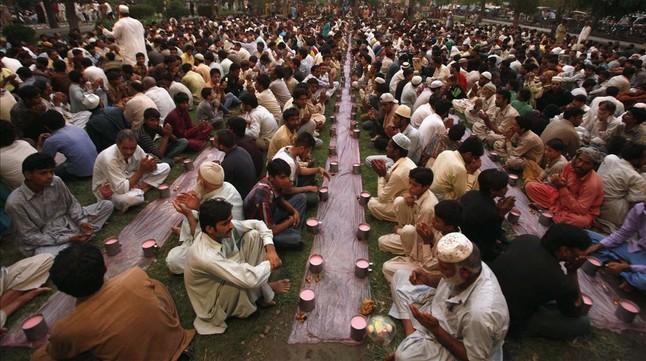 1.500 Millones de musulmanes comienzan en todo el mundo el ayuno de ramadán