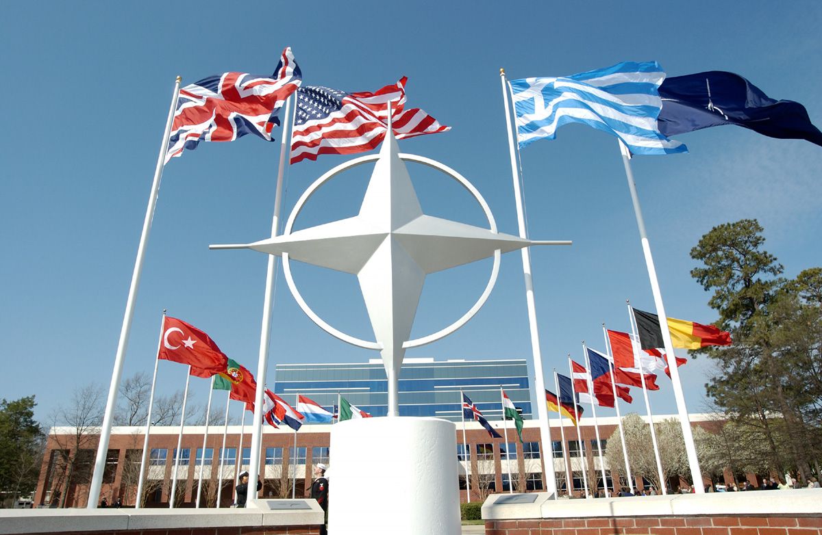 موقع أمريكي: صراع أوروبي - أمريكي في قمة الناتو