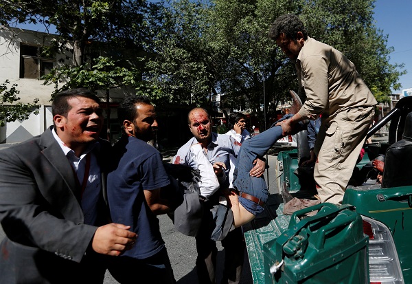أكثر 150 ضحية في تفجير كبير هزّ المنطقة الدبلوماسية في كابول+صور