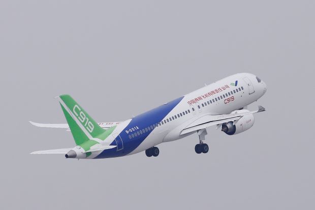 Chinese-Made Passenger Jet in Maiden Flight, Challenges Boeing, Airbus