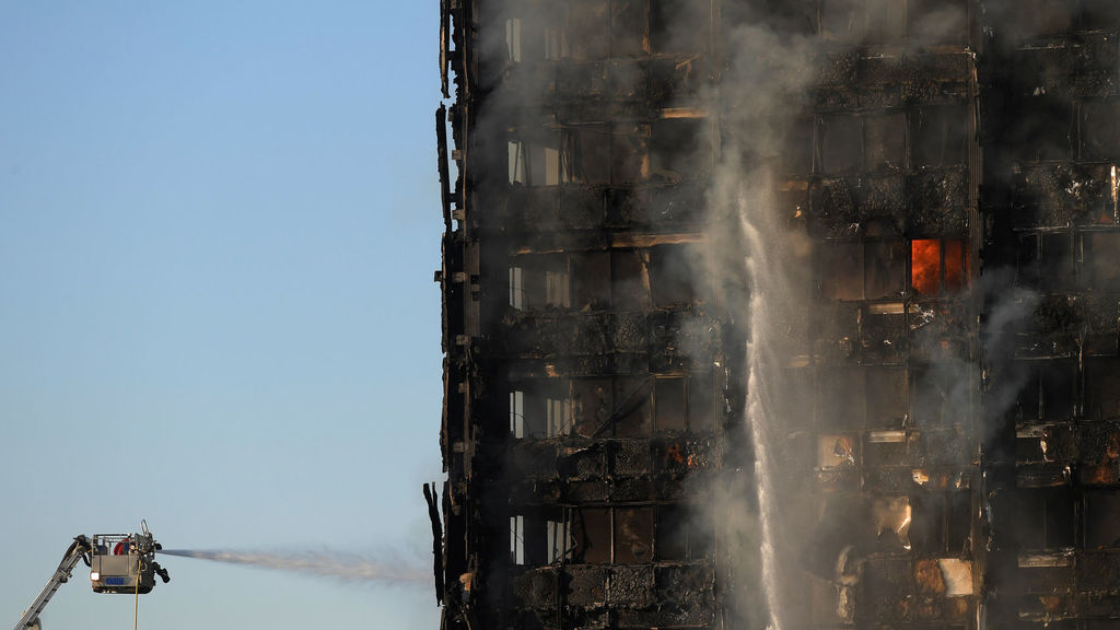 Al menos 6 muertos en el incendio de la torre Grenfell de Londres, un edificio de 24 plantas