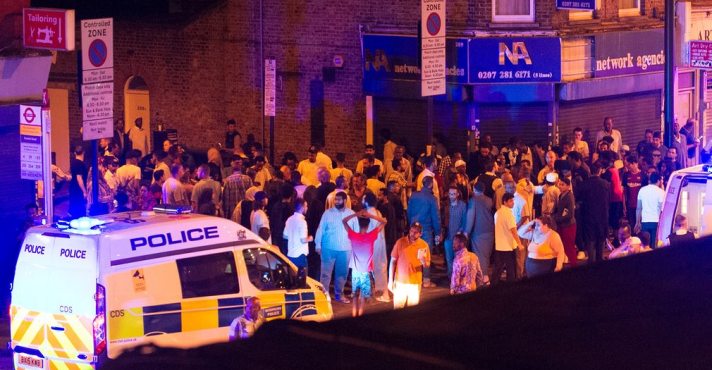 Al menos un muerto en ataque terrorista contra fieles musulmanes en Londres