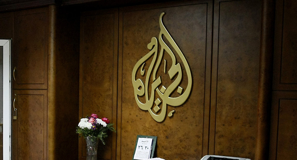 السعودية تغلق مكاتب قناة الجزيرة وتسحب ترخيصها
