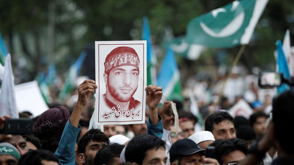 Pakistanis Rally in Solidarity with Kashmiris, Protest US  Blacklisting Separatist Leader