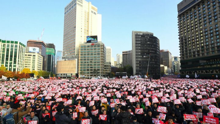 مظاهرات تجوب شوارع كوريا الجنوبية احتجاجاً على استمرار نشر منظومة الصواريخ الأمريكية "ثاد" في البلاد