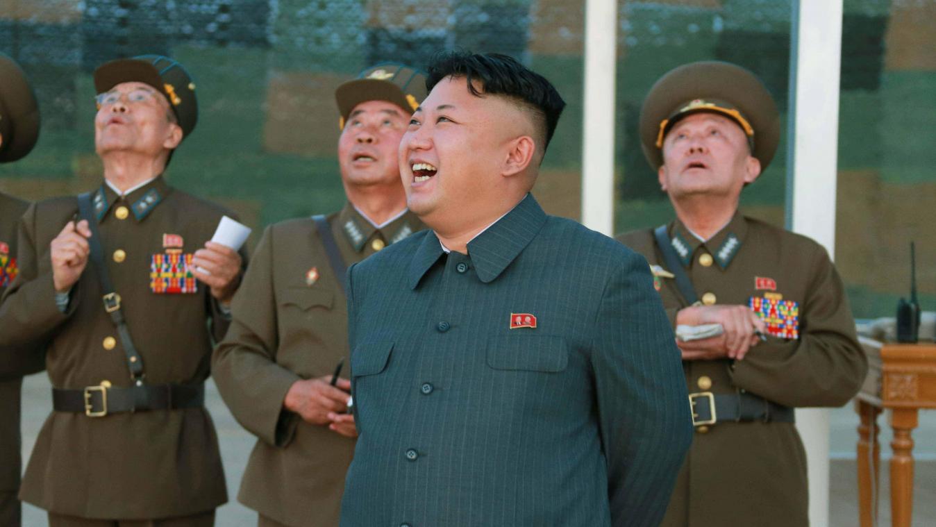 شاهدوا بالصور كيم جونغ اون يتحدى امريكا ويكشف الستار عن اول رؤوس نووية جديدة لكوريا الشمالية!