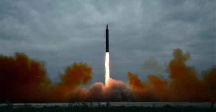 Corea del Norte lanza otro misil que pasa sobre Japón