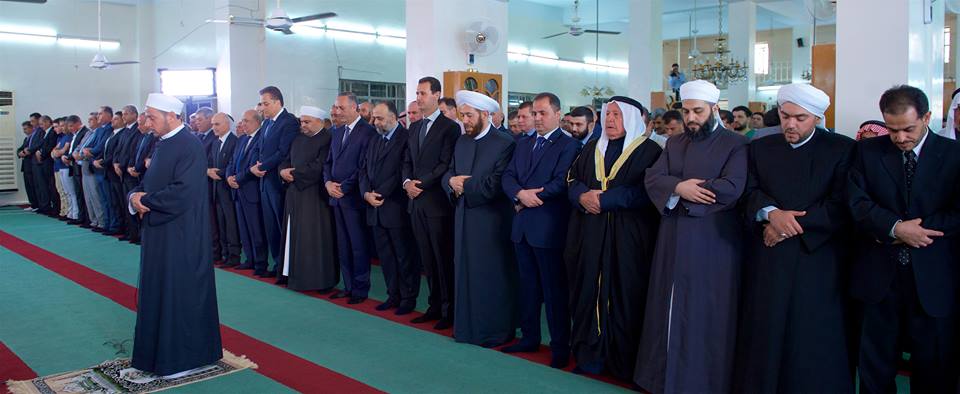 بالصور.. الرئيس الأسد يؤدي صلاة العيد في القلمون
