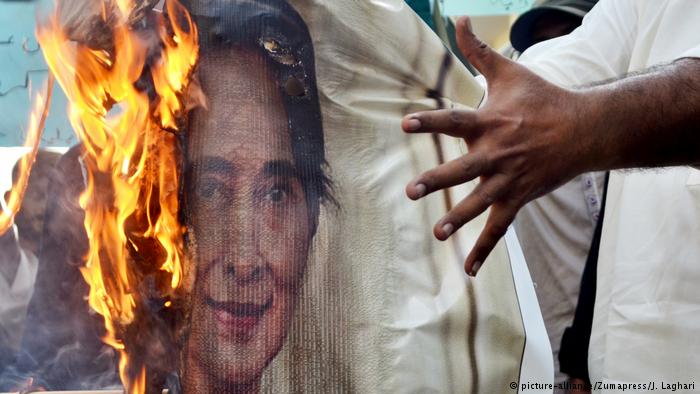 درخواست صدهاهزار نفری برای پس گرفتن نوبل صلح از آنگ سان سوچی رهبر میانمار