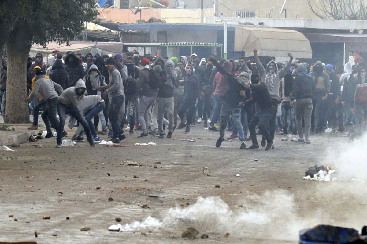 Tunisia Mulls Food Aid to Control Violent Anti-Austerity Protests