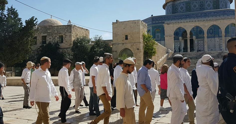 Zionist Settlers Desecrate Al-Aqsa Mosque, Preform Talmudic Rituals