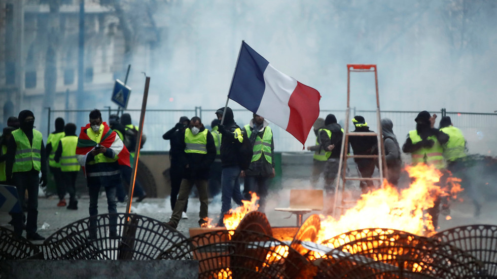 Trump Taunts Macron about Paris Deal, Yellow Vests