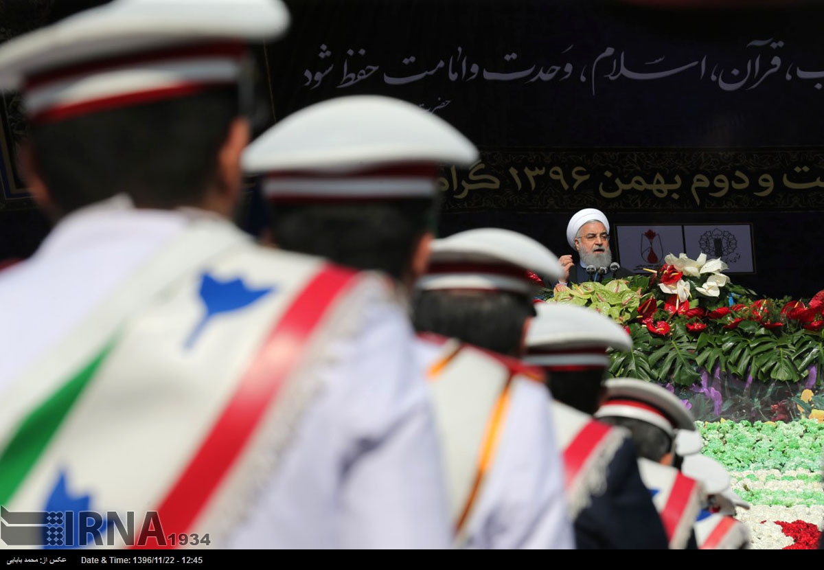 ايران تكشف عن صاروخ باليستي جديد بـ"ذكرى انتصار الثورة" (صور)