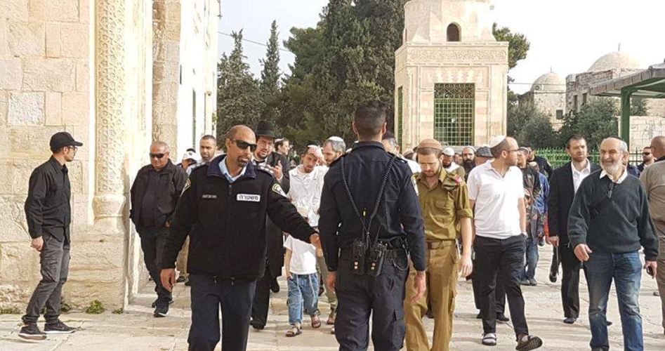 Zionist Settlers Storm, Desecrate Al Aqsa Mosque