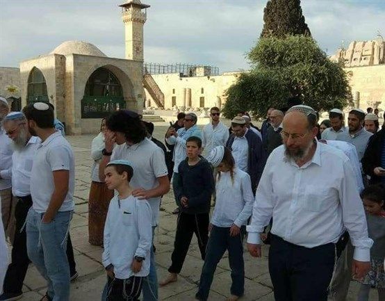 Zionist Settlers Storm, Desecrate Al-Aqsa Mosque Amid Mounting Tensions