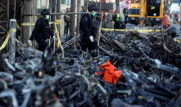 انفجار انتحاري يستهدف مقرّاً للشرطة في إندونيسيا بعد سلسلة تفجيرات دامية