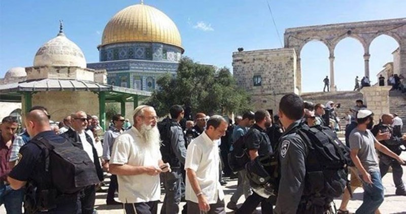 Gangs of Zionist Settlers Desecrate Al-Aqsa Mosque as Quds Day Approaches