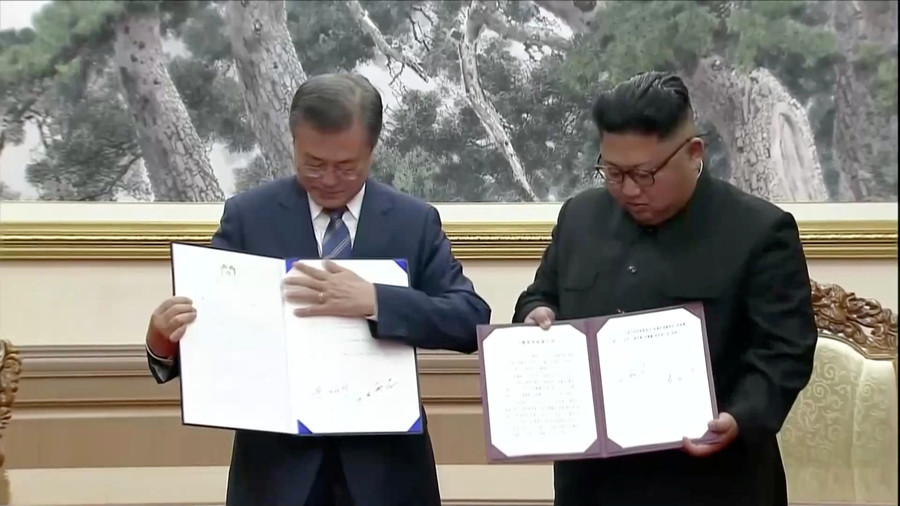 Two Koreas Sign Military Pact after Denuclearization Roadmap