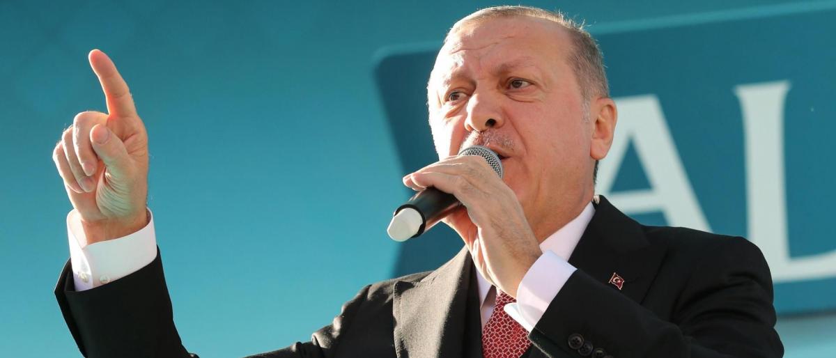 أردوغان يهدد أوروبا بفتح الحدود للاجئين في هذه الحالة