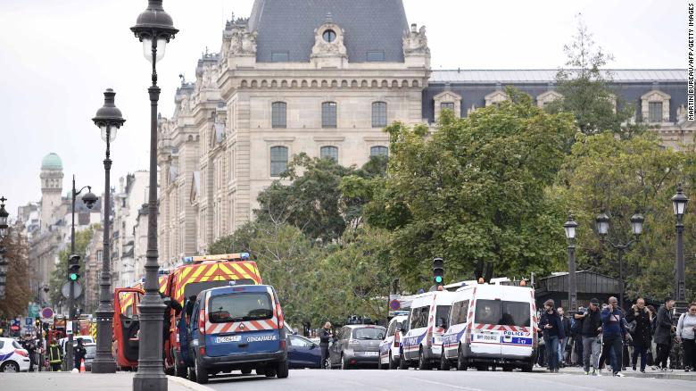 Knife-Wielding Man Kills Four Police Officers in Paris