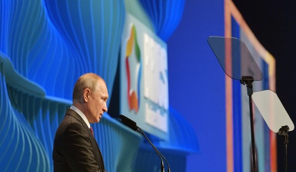 الرئيس بوتين: الاقتصاد العالمي تضرر جراء العقوبات الأحادية