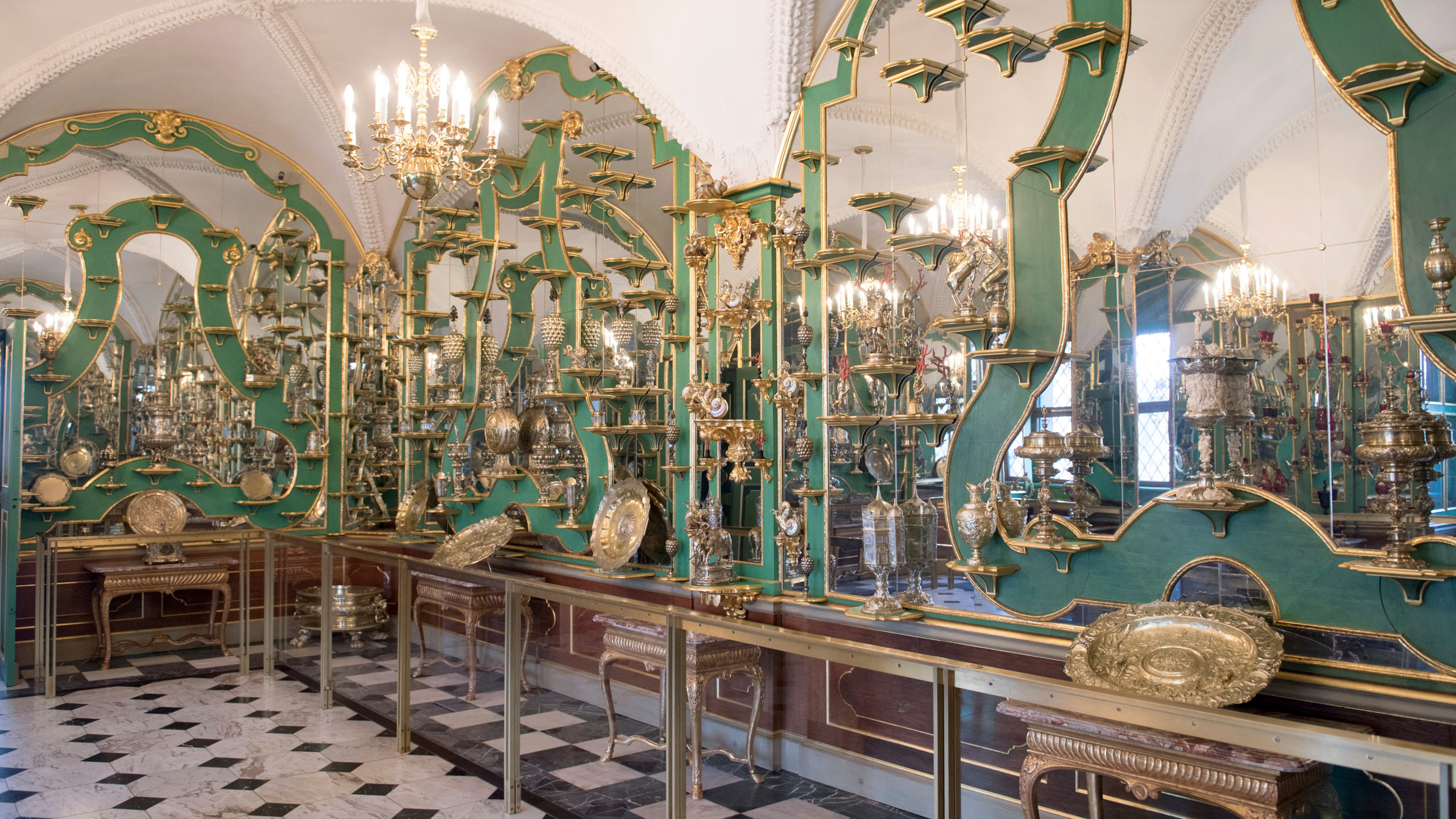 لصوصا نهبوا متحف ألماني  يضم كنوزا ومجوهرات "لا تقدر بثمن"