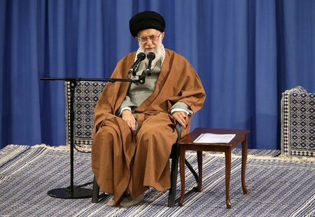 قائد الثورة: منشدو ومداحو أهل البيت (ع) سيكون لهم تأثير كبير في حركة الشعب الإيراني