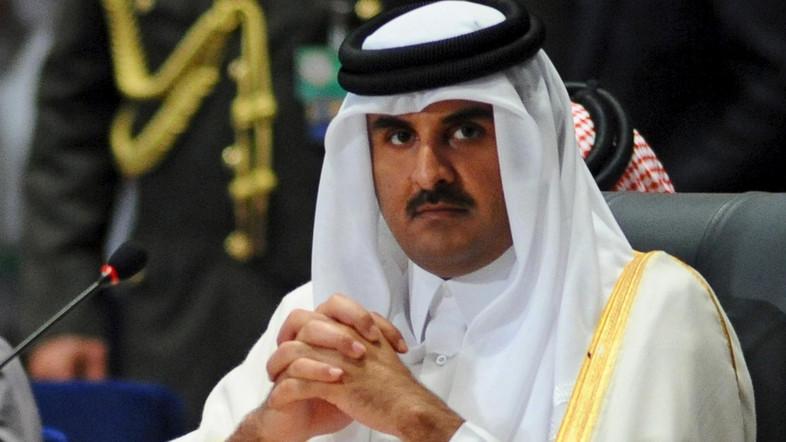 Qatar Emir Abruptly Leaves Arab League Summit in Tunisia Amid Tensions with Saudi Block