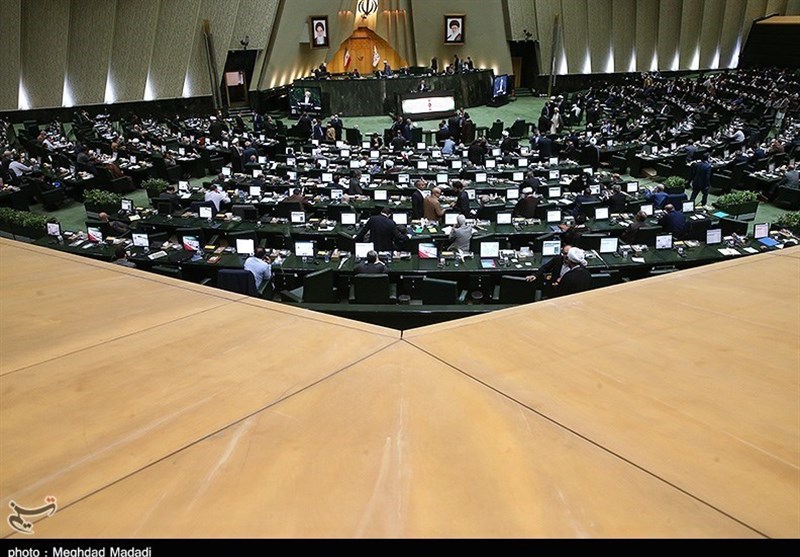 البرلمان الايراني يلزم منظمة الطاقة الذرية الإيرانية بزيادة إنتاج وتخزين اليورانيوم المخصب
