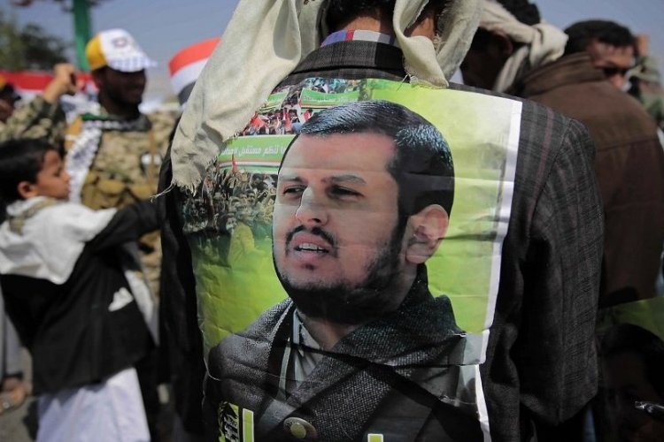 ضغوط أمريكية على حركة "أنصار الله" لإنهاء الحرب في اليمن.. الأسباب والمبررات