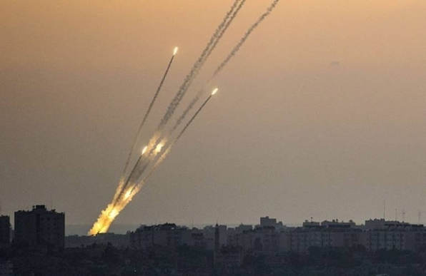 المقاومة الفلسطينية تطلق أكثر من 20 صاروخاً نحو المستوطنات المحاذية لقطاع غزة