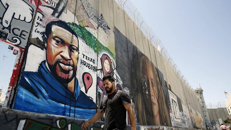 "غرافيتي" لفلويد ... من الشعب الفلسطيني المضطهد إلى المضطهدين الأميركيين
