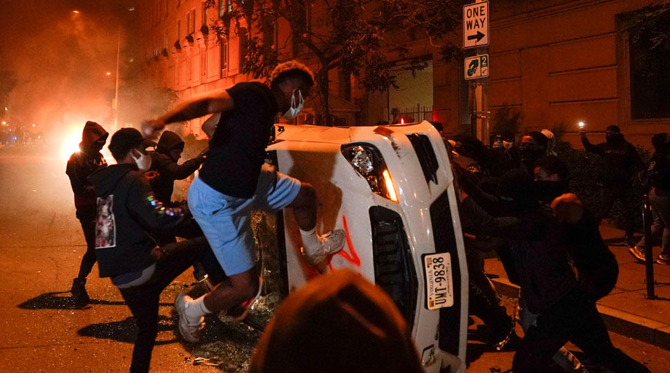 4 Police Officers Shot in St. Louis as Violent Unrest over Floyd’s Death Continues