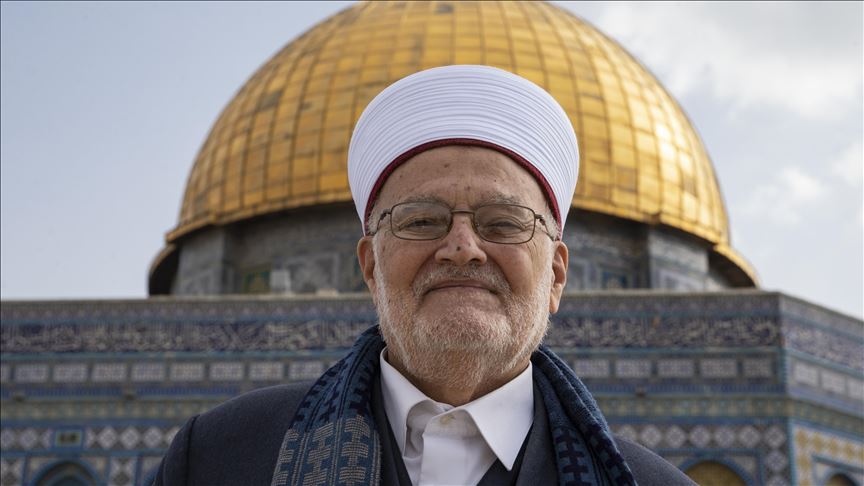 Israeli Regime Palestinian Preacher’s Home, Derain Him