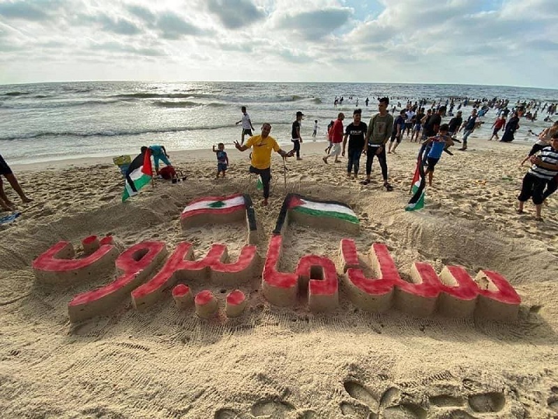 انفجار بيروت يجمع فلسطين ولبنان على قلب واحد.. من المخيّم سلام لبيروت