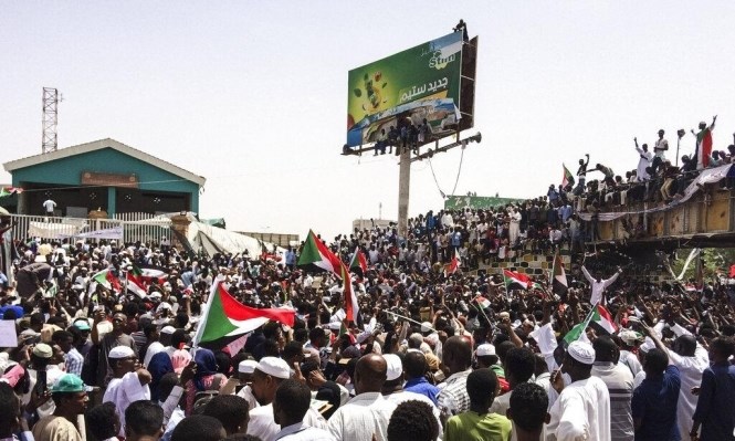 اتمرار التظاهرات في السودان حتى اسقاط انقلاب البرهان على السلطة المدنية