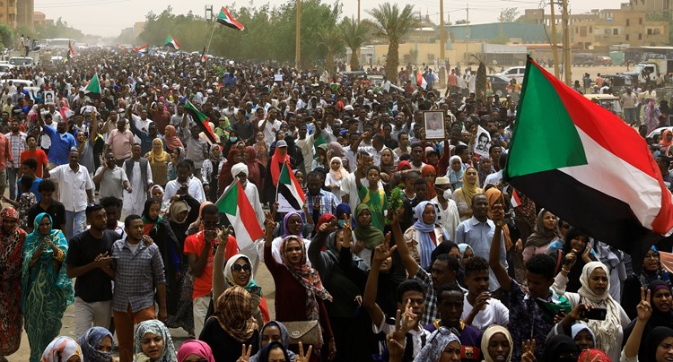 بعد أسبوع على التظاهرات في السودان .... 40 قتيل على يد قوات البرهان!